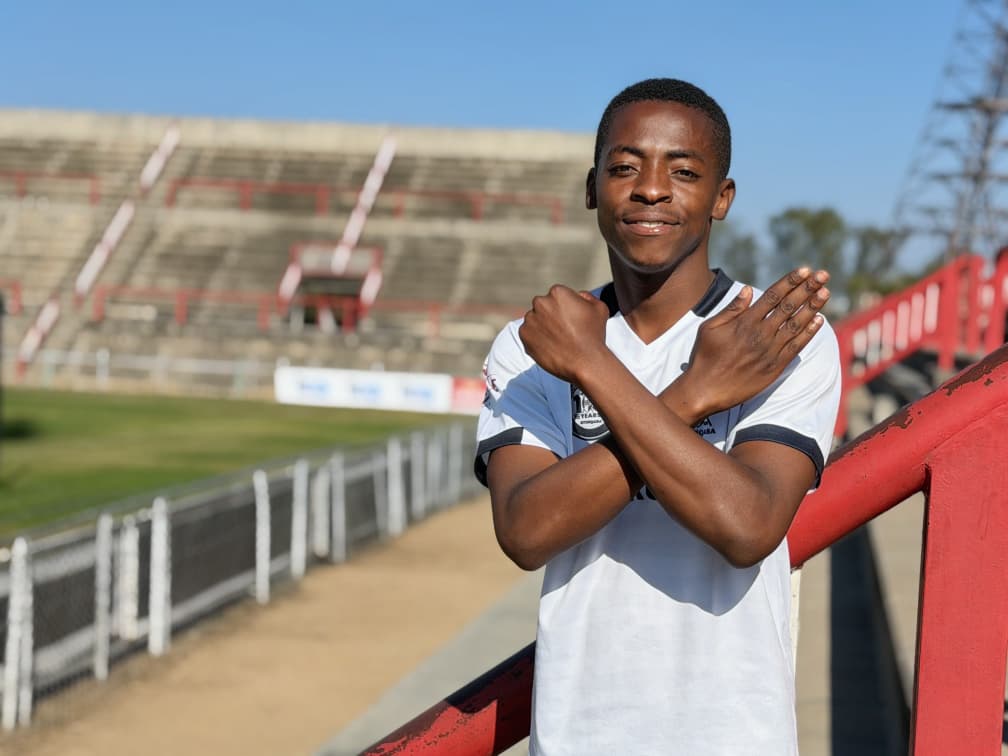 Gwavava signs for Bosso