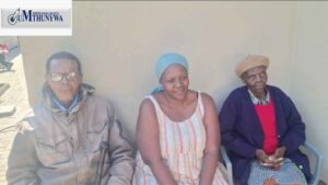 Imuli yakoZandile Tshuma (kusukela esandleni senxele) uyise uLivingstone Edward Khumalo, udadewabo uSibonginkosi Gugulethu Mungoni lonina uVelile Khumalo ngakibo.