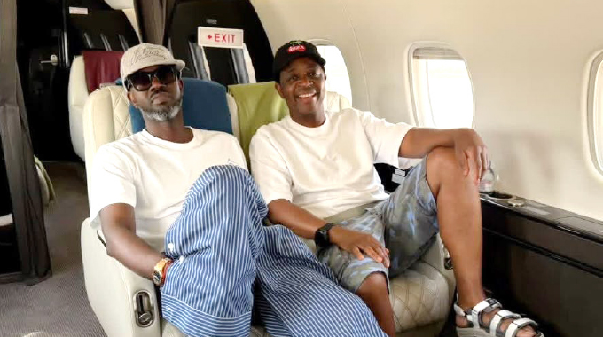 UBlack Coffee umangaza  u-Oskido iholide yomhlaba