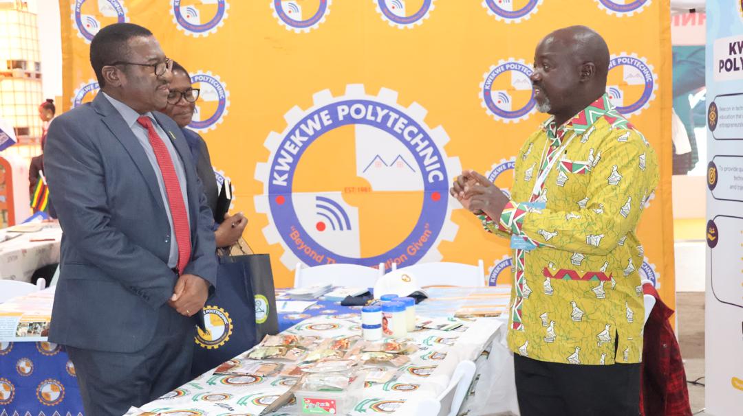 NEW: Higher and tertiary education institutions make historic debut at Angola trade fair, court international students