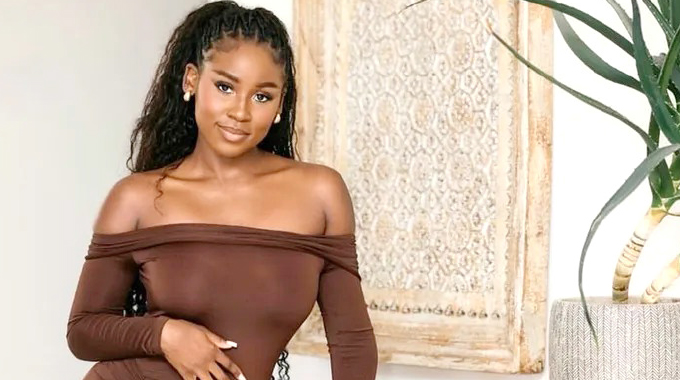 Umlingisi wenqaba ‘ukuthelela’ uJonasi ngengculazi