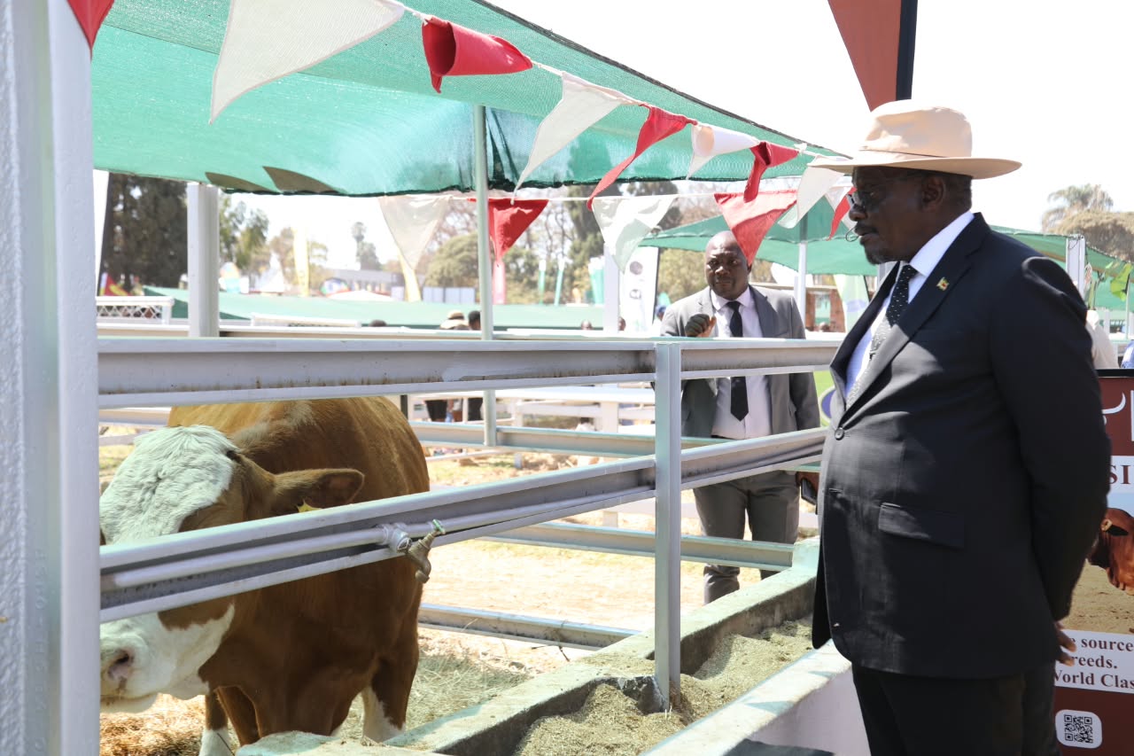 VP Mohadi impressed by calibre of livestock at ZAS