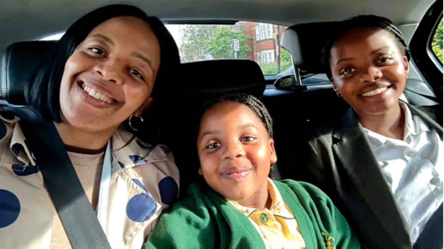 Ilizwe lamukele izidumbu zabathathu ababulawa e-UK