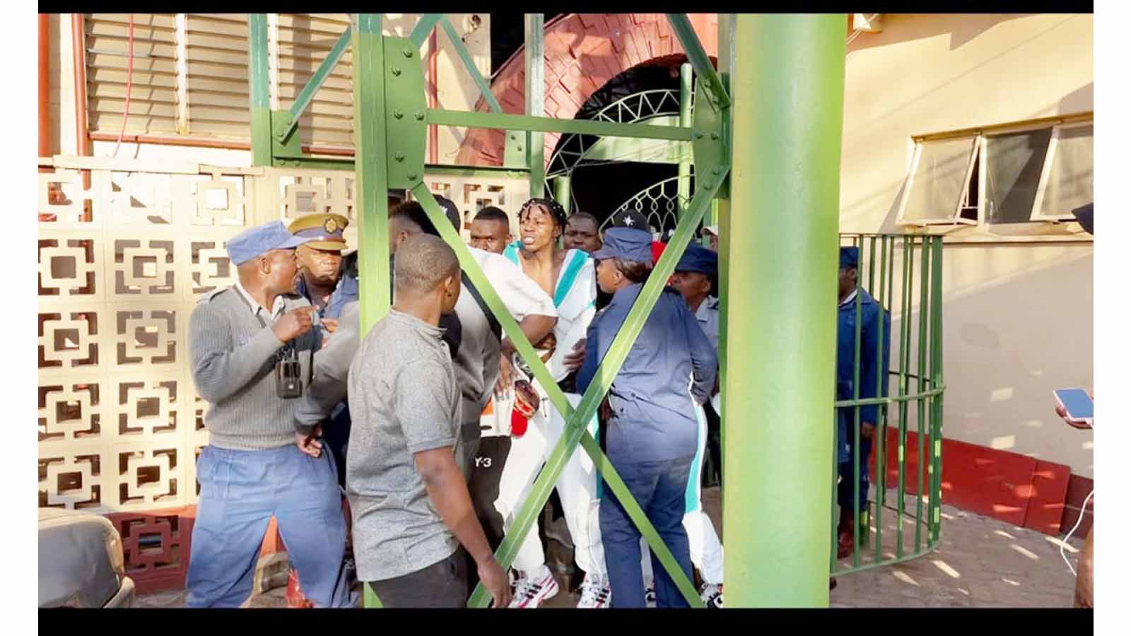 Hulungende, Malloti nabbed at Doek and Slay