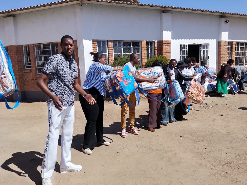 WATCH: Church donates blankets to returning Zimbabweans