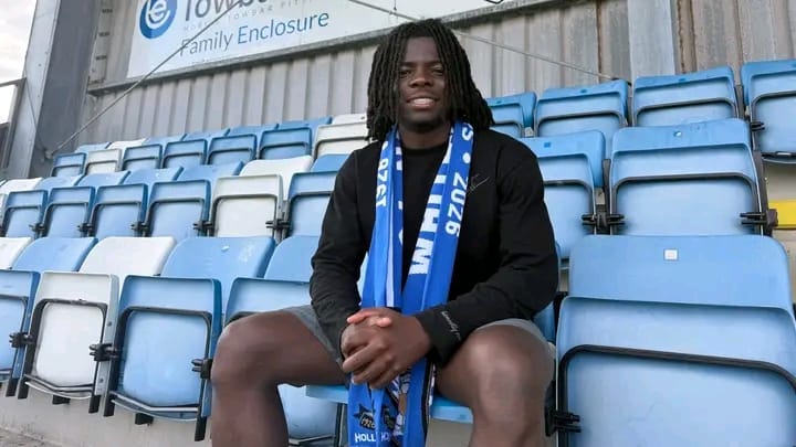 Phuthi lands Whitby Town deal after successful trial