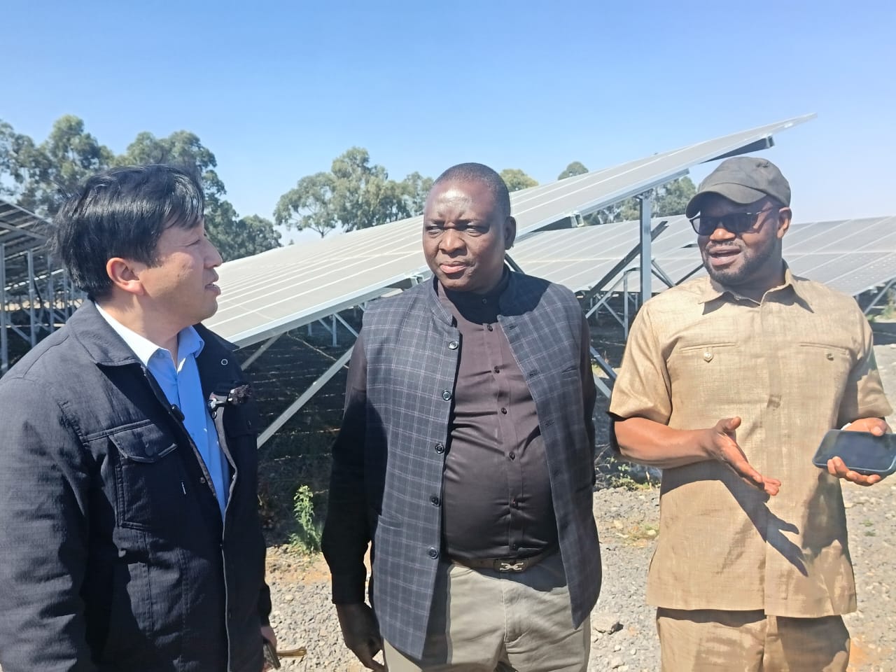 Minister Soda tours US$20 million solar power project in Gweru
