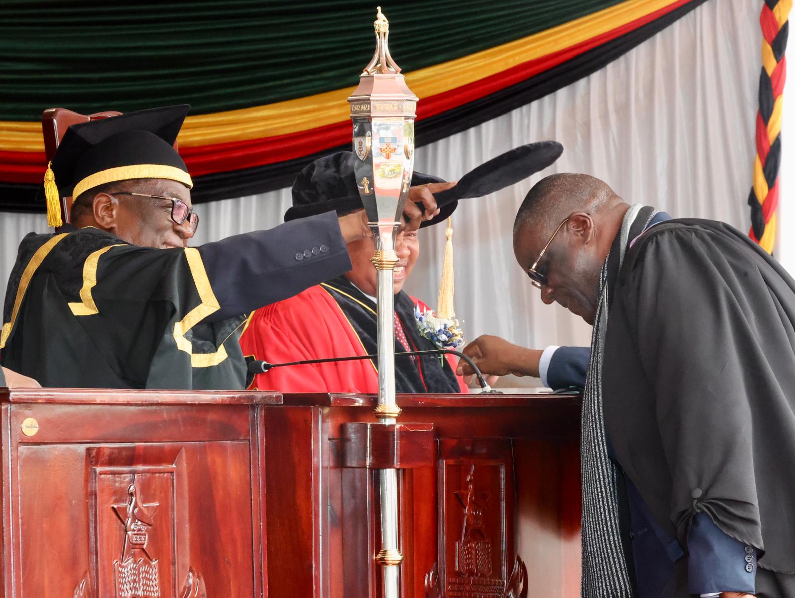 President caps 7 000 at the University of Zimbabwe’s graduation, Student start-ups surge