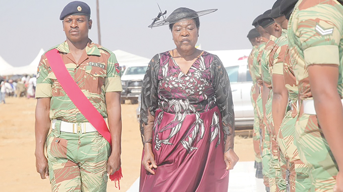 Thousands commemorate Heroes Day