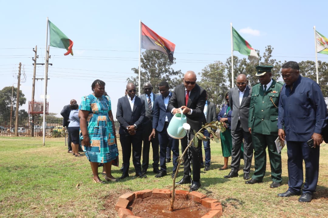 Angolan Defence Minister tours National Heroes Acre