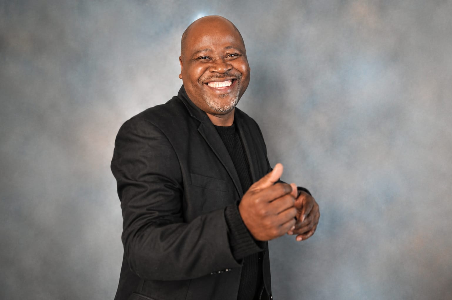 Uza ngomfutho koNtuthu uSipho Makhabane