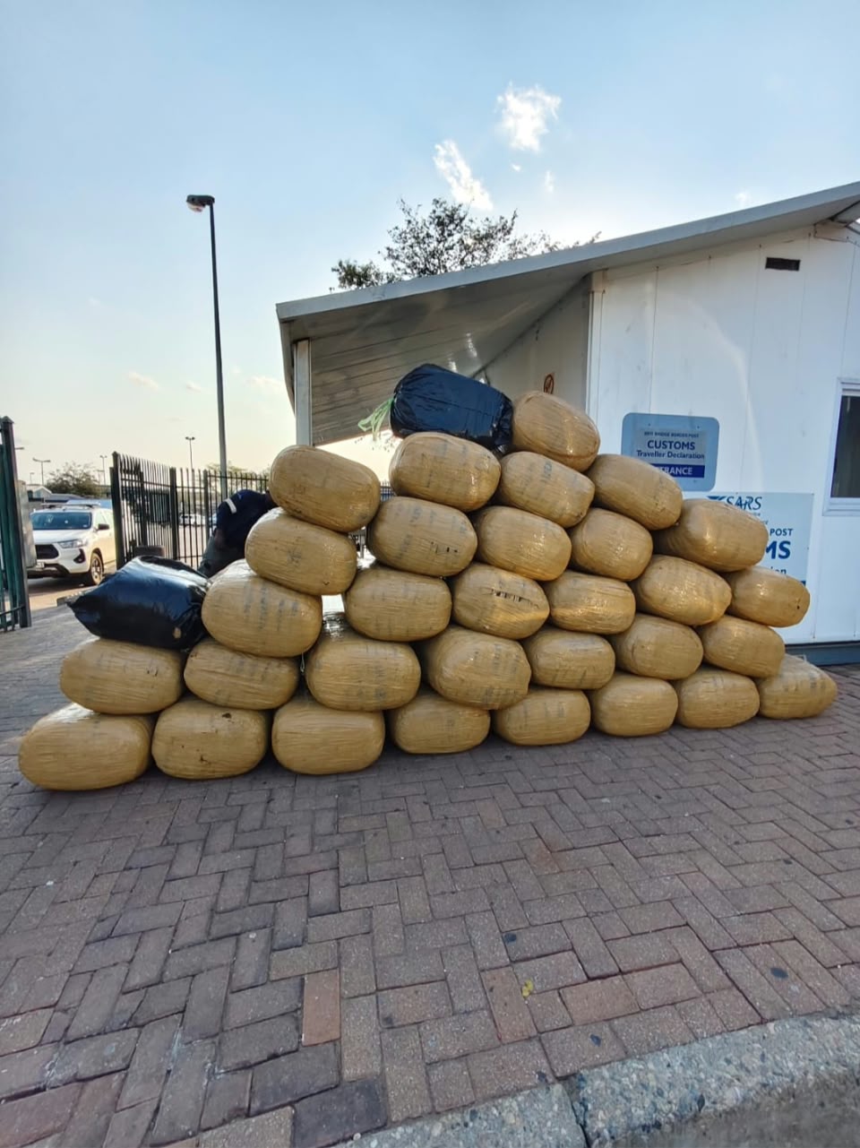 Two Tanzanians nabbed with R1.5 m dagga at Beitbridge