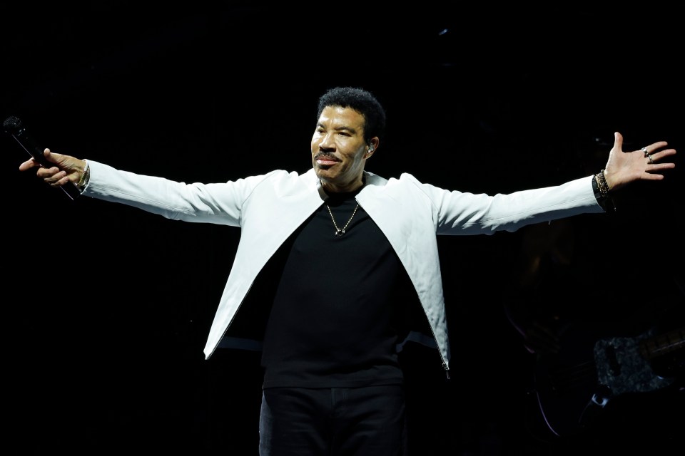 Lionel Richie hospitalized un ICU after St. Louis concert