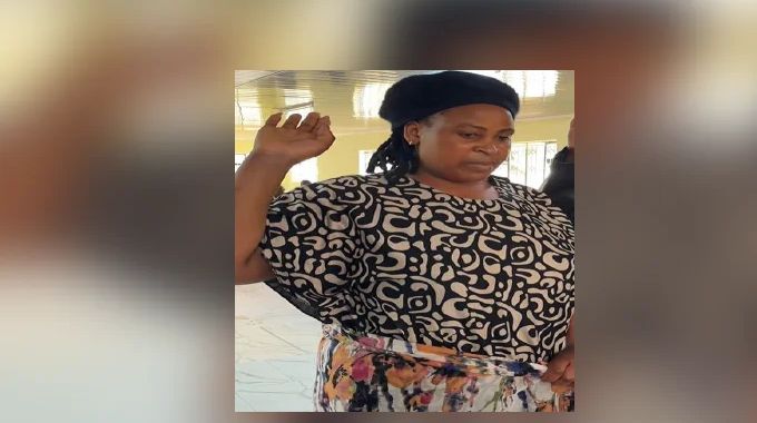 Uphenduke ekhaya wafica indoda isilomunye umfazi