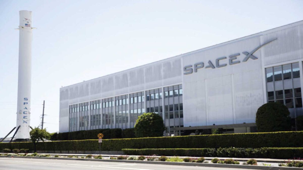 SpaceX announces spectrum deal for Starlink mobile phone service