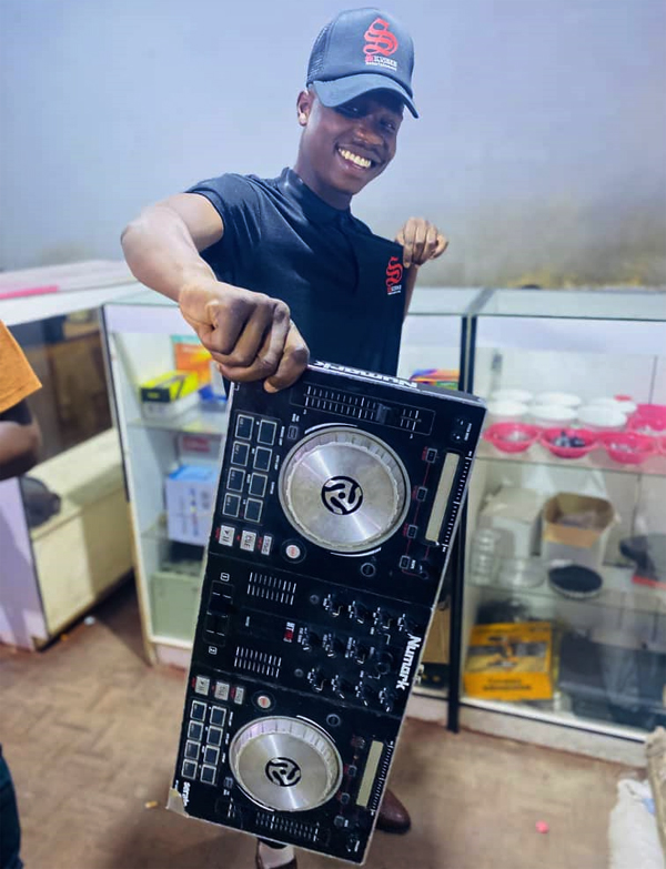 DJ Smoxx