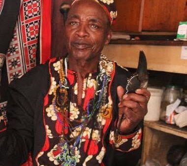 Umfelokazi uhlaselwa ngesikwelede sabondofa