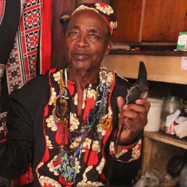 Umfelokazi uhlaselwa ngesikwelede sabondofa