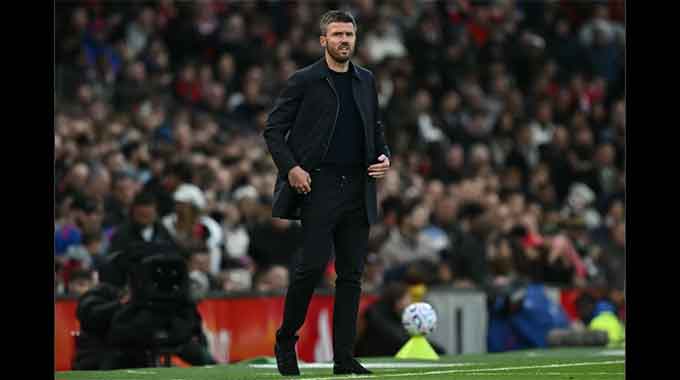 Man Utd teetering towards crisis as Man City cloud hangs over Premier League