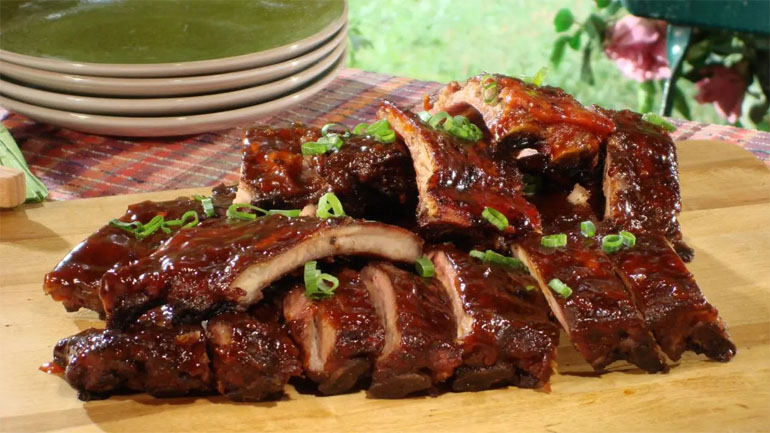 Sweet, spicy pork ribs for you