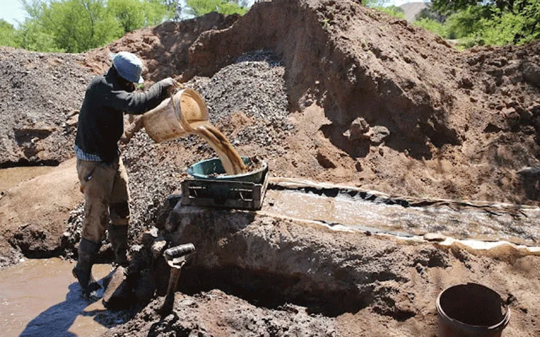 Silicosis toll rises as miners ignore dust danger