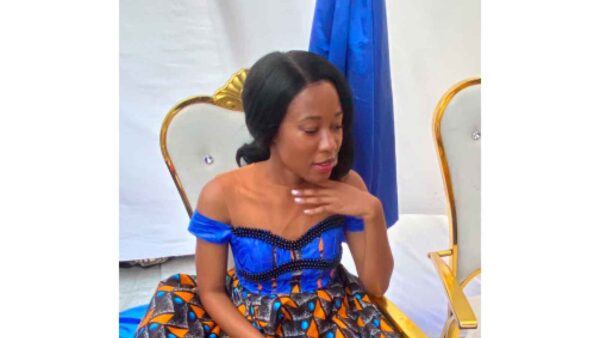 WOMAN, ACCUSED OF FAKING  PREGNANCY AND MISCARRIAGE, KILLS HERSELF AT HER HOME