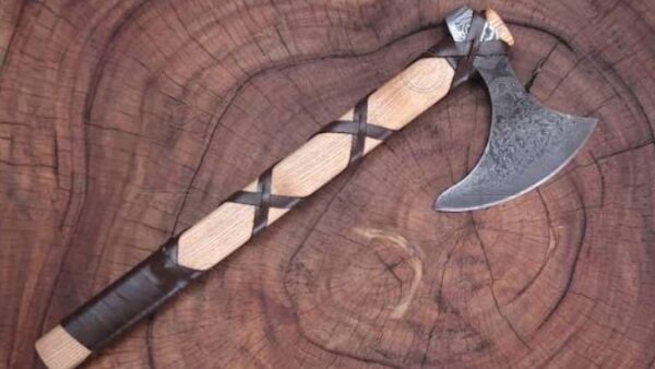 Axe-wielding robbers raid four Woolendale homes