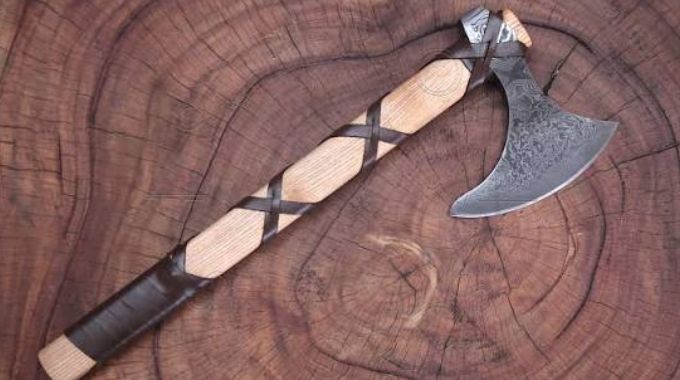 Axe-wielding robbers raid four Woolendale homes