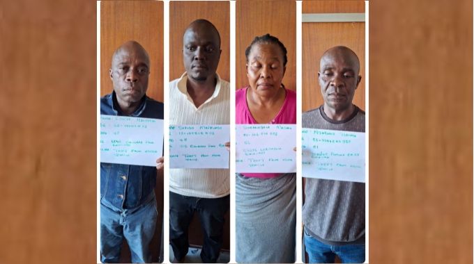 Kubotshwe abane  ngamacala angu-19 okutshontsha ezimoteni