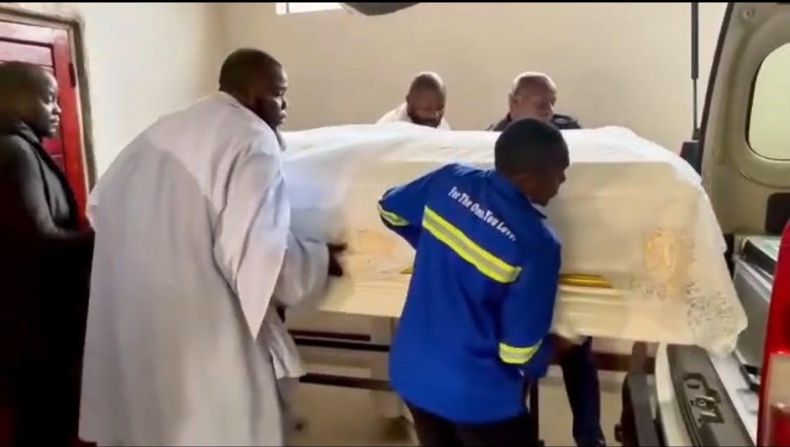 WATCH: The late Sanelisiwe’s body on the way to Bulawayo enroute to Lupane