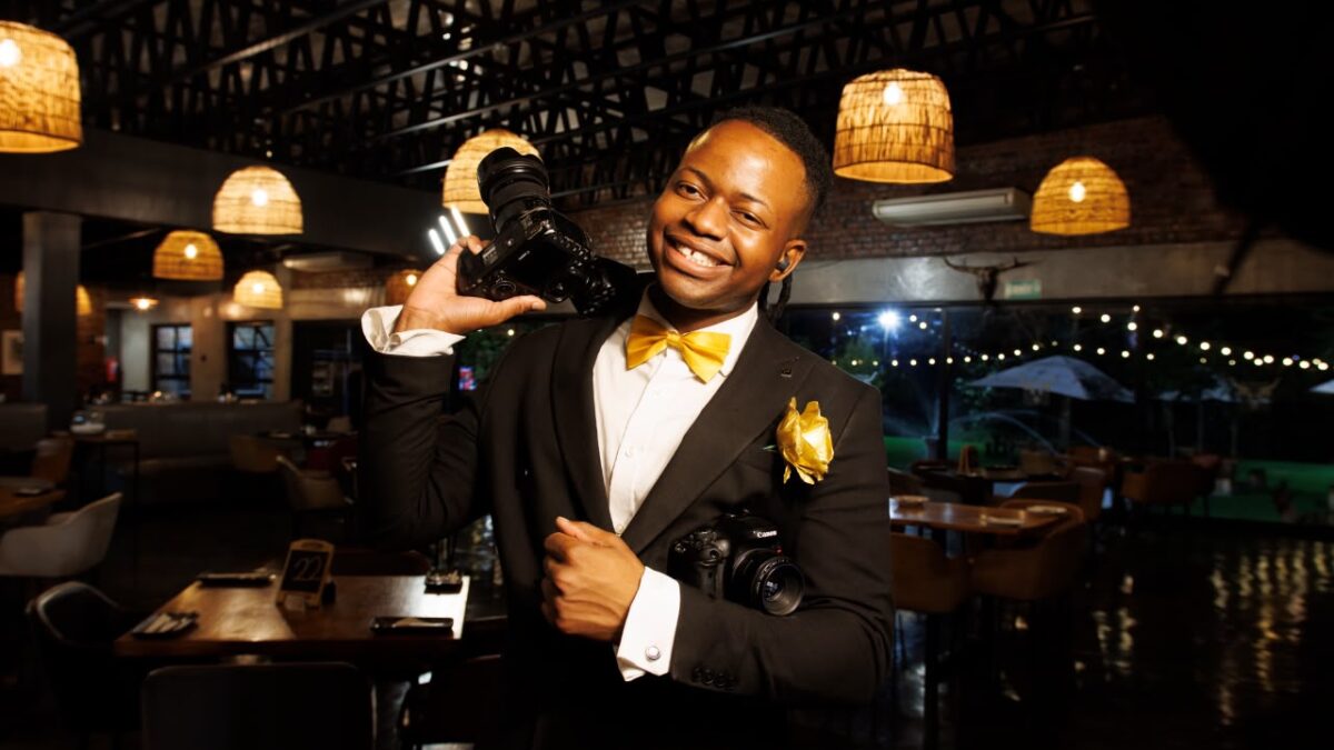 Dziruni celebrates 100th photography award