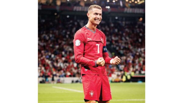 Cristiano Ronaldo hails Messi