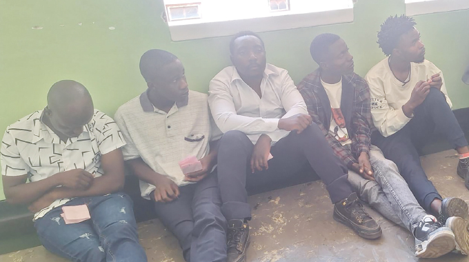 5 thieving security guards plead guilty, jailed