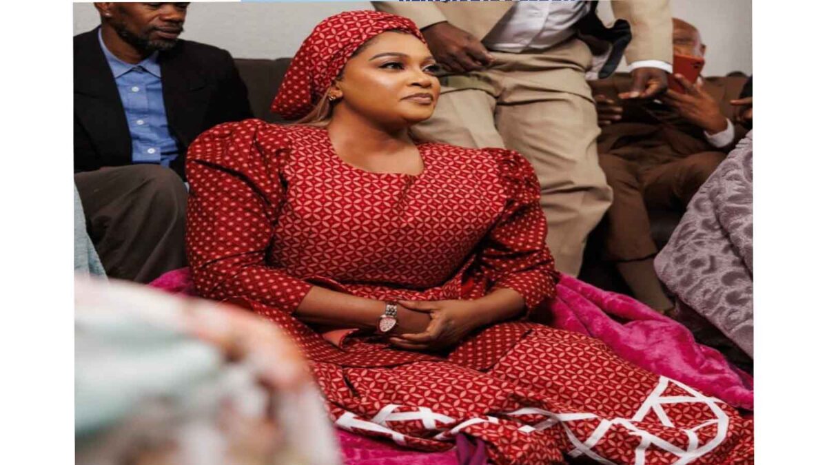 Lethabo LeJoy introduces herself as Mrs R