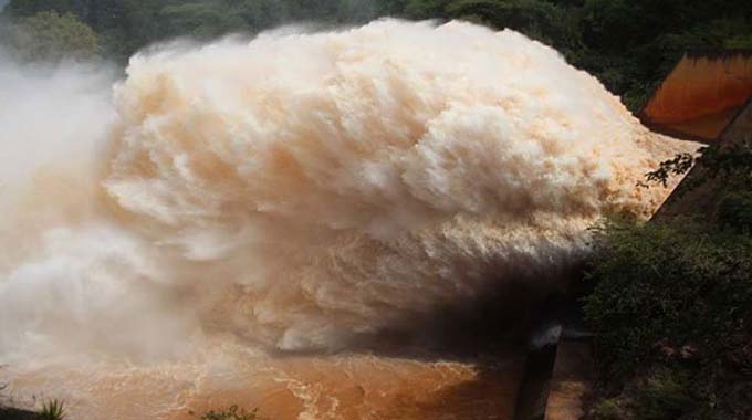 JUST IN: Zhovhe dam overflows, CPU issues flood warning to Beitbridge west villagers