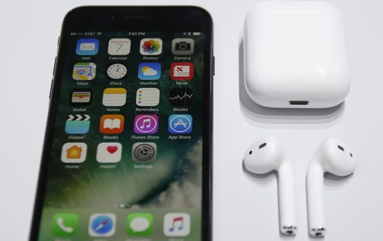 iPhone sales lift Apple to record quarter