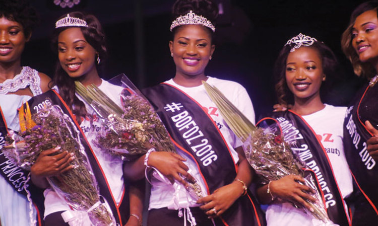 Bofoz 2016 winners Hazvineyi Chiota (centre), Mazvita Chakawa (left) and Robin Chivanga