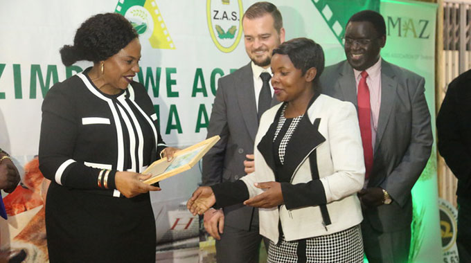 Chimuka weKwayedza akahwinha