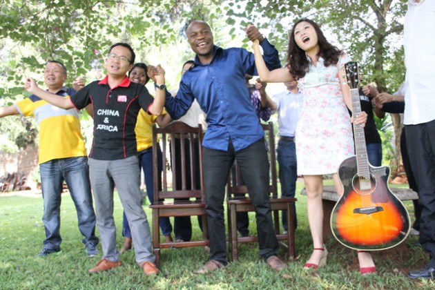 Abraham Matuke and Chinese artiste Han Lin Qing (left) and Lin Hua (right)
