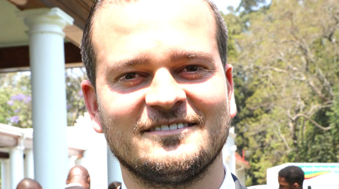Hurumende yobatsira varimi