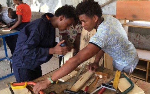 Thousands of Eritreans have fled the country for Europe in search for a better life. A multinational initiative is now trying to stem the flow of migrants to Europe by training refugees and giving them jobs in neighbouring Ethiopia