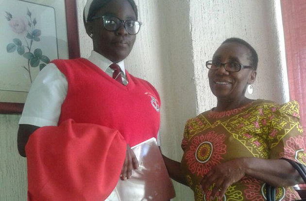 Tsungai Dangarembizi (left) won a prize for being the best student in the world in Environmental Management A’ Level Cambridge examinations