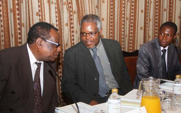 Zimbabwe National Statistics Agency director general Mutasa Dzinotizei (centre) speaks to director Production Statistics Kennedy Shonhiwa (left) while board member Innocent Madziva looks on during the launch of the 2015 Central Business Register (CBR) Inquiry Report in Harare yesterday. — (Picture by Justin Mutenda)