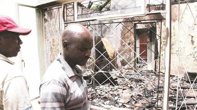 Fire destroys cottage
