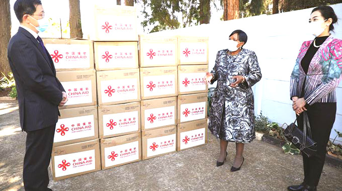 Chinese First Lady donates PPEs