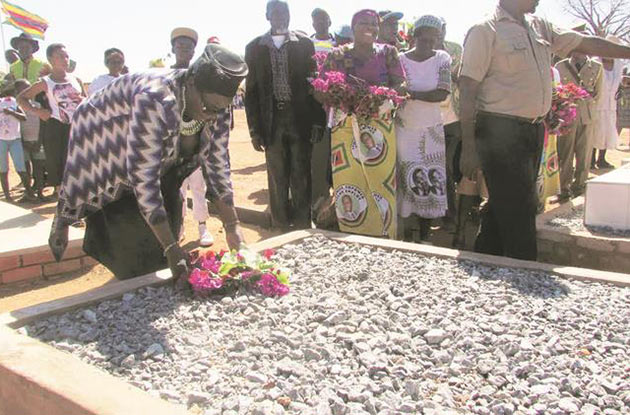 Beitbridge Senator Tambudzani Mohadi lays a wreath on the Tomb of the Unknown Soldier during Heroes Day celebrations at Makakavule District shrine yesterday