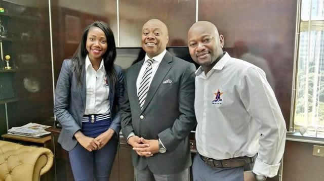 KVG and Phatisani Sibanda bids farewell to the Zimpapers CEO Pikirayi Deketeke (centre)