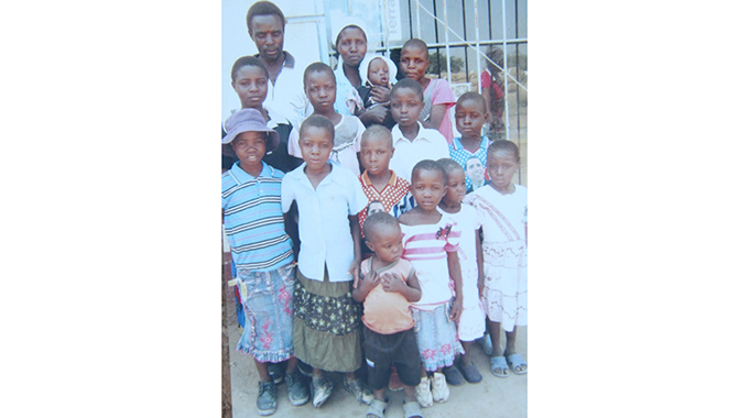 Akatiza mukadzi nevana 16