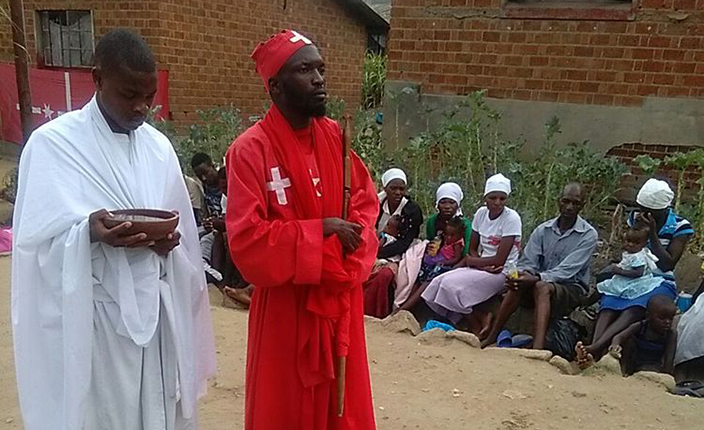 ‘Ndine nyoka muchiuno’