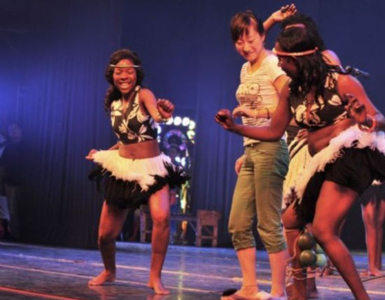 0911HR0385CULTURE WEEK DANCES